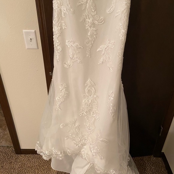 Wedding Dress-brand new, never worn not altered - Picture 5 of 16